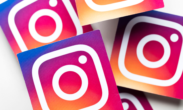 Image of 5 Instagram Logo on tiles